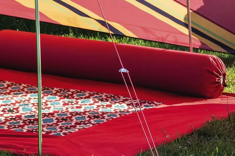 Značkový Nafukovací válcový polštář se zipem BENT