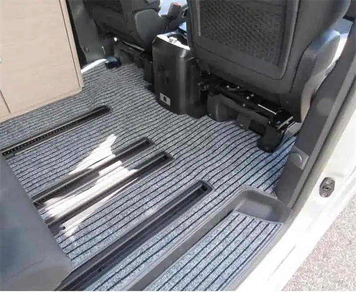 Obývací pokoj s kolejnicemi Víkendová Akce