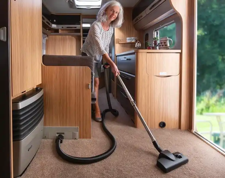 Značkový Vestavěný vysavač 650W